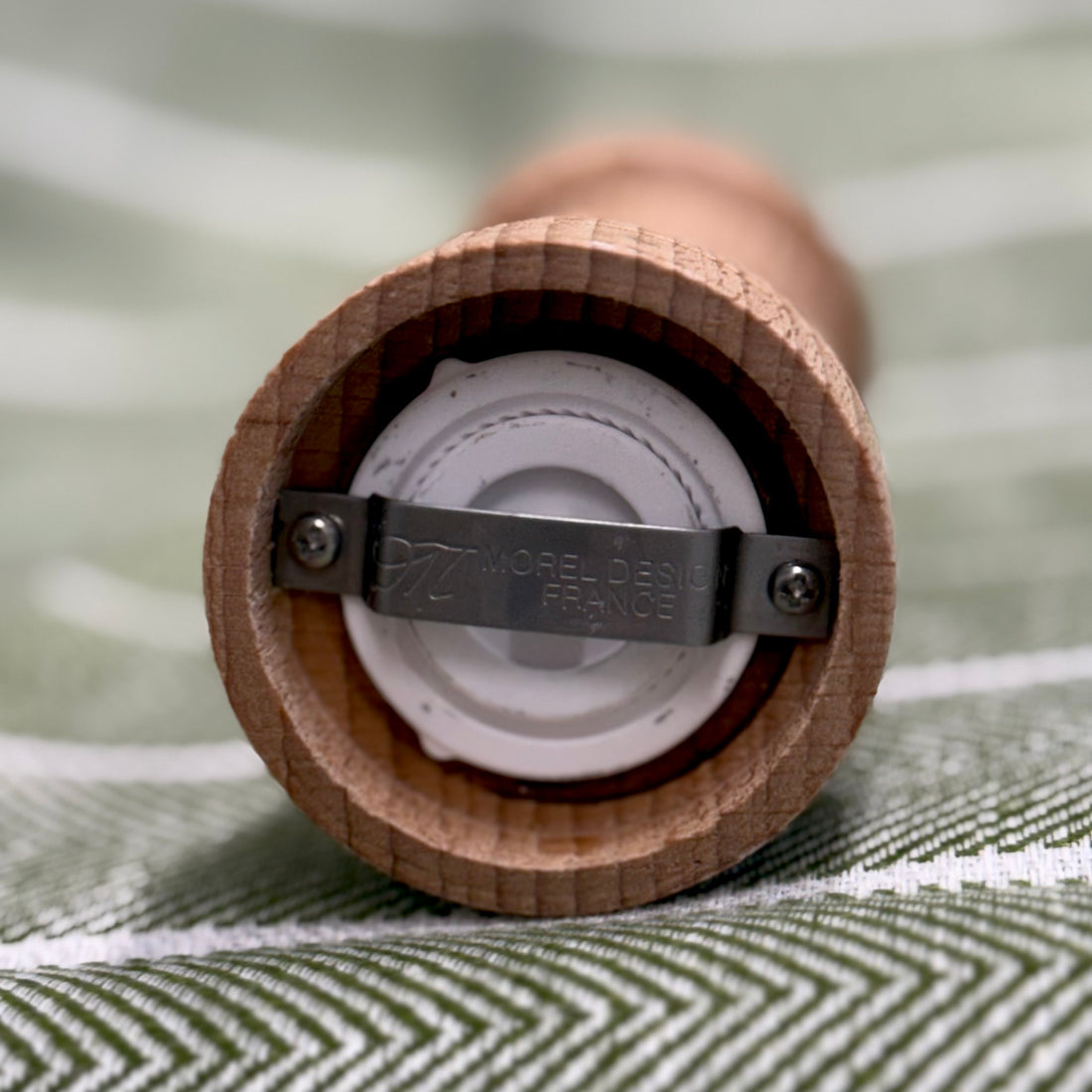 Saltkvarn i bok - 13 cm