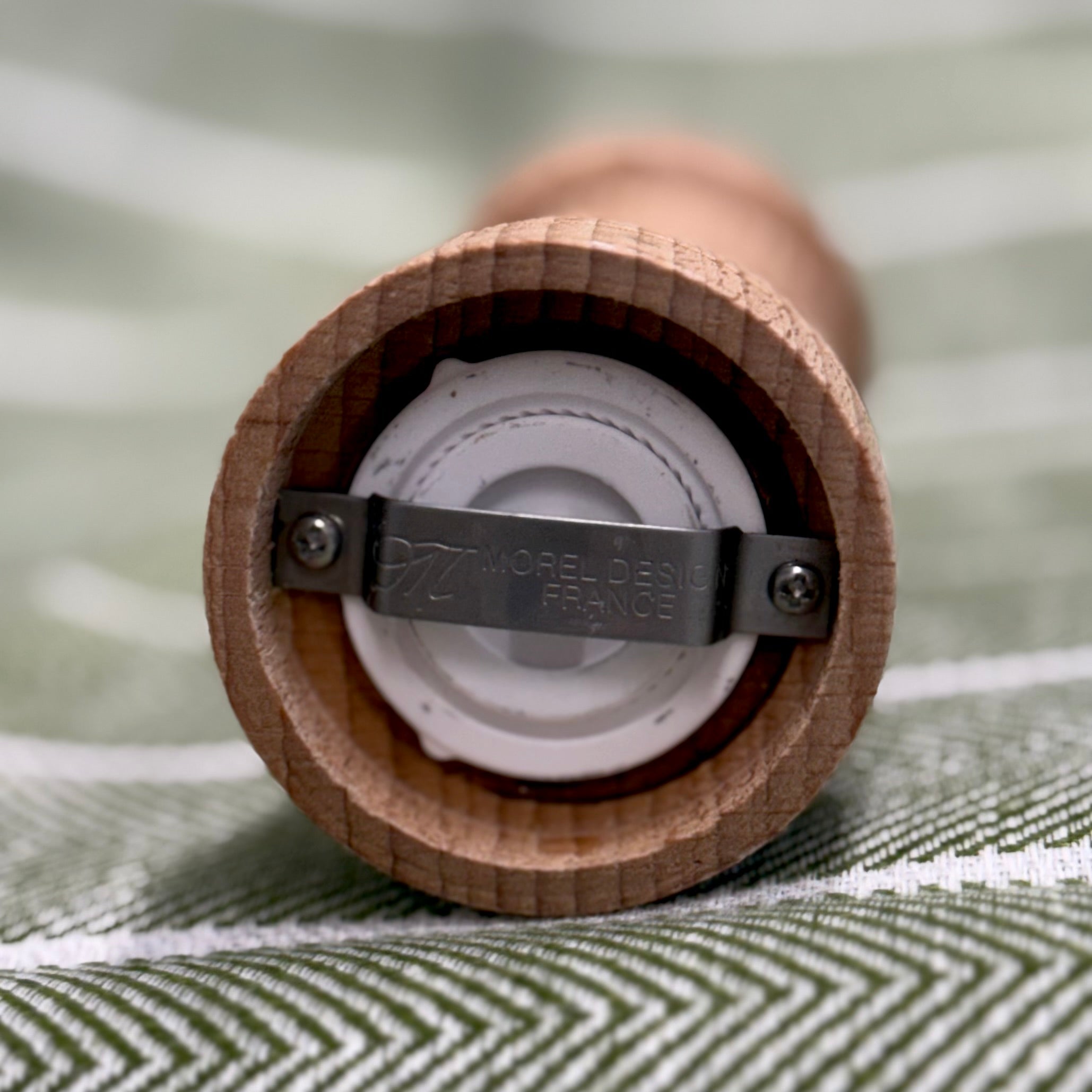 Saltkvarn i bok - 13 cm